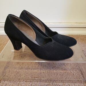 Vintage 1940s-1950s Black Suede Heels 6
